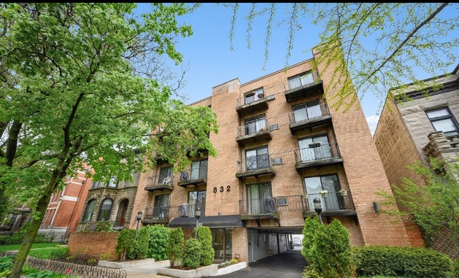 property at 832 W Oakdale Ave