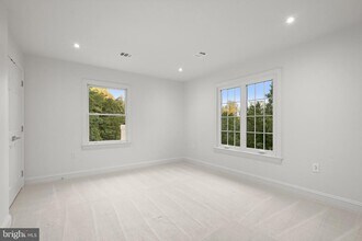 1404 Wynhurst Ln in Vienna, VA - Building Photo - Building Photo