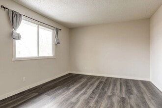 Spruce View Apartments in Camrose, AB - Building Photo - Building Photo