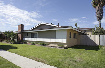 207 S Laxore St in Anaheim, CA - Building Photo - Building Photo