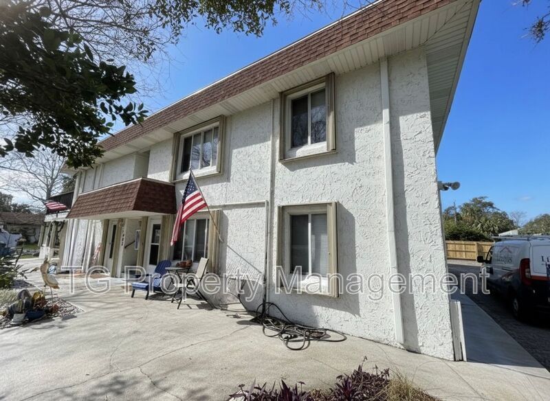 402 Lower 8th Ave S in Jacksonville Beach, FL - Foto de edificio
