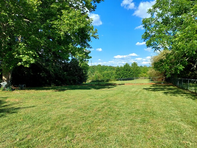 4041 Northampton Dr, Unit 4041R in Winston-Salem, NC - Building Photo - Building Photo