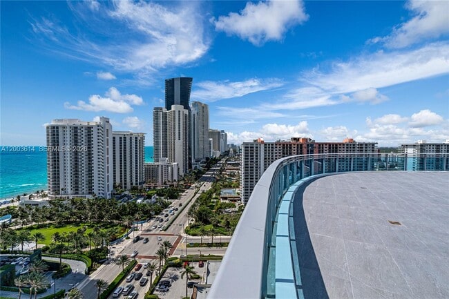 17550 Collins Ave in Sunny Isles Beach, FL - Building Photo - Building Photo