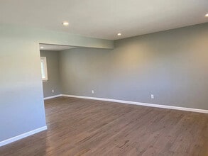 1029 Commack Rd in Dix Hills, NY - Building Photo - Building Photo