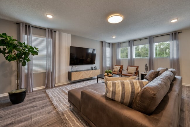 1939 Tropical Palms Cir
