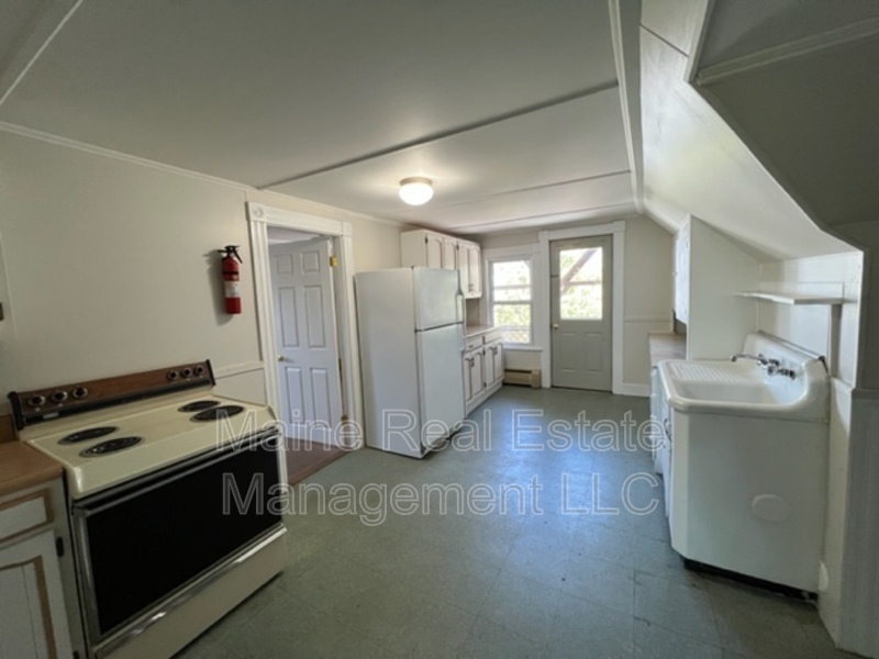 4 Bellevue St-Unit -Apt. 3 in Winslow, ME - Building Photo