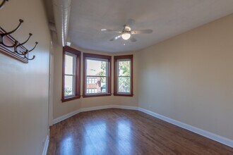 2475 W Pensacola Ave, Unit 2 in Chicago, IL - Building Photo - Building Photo