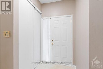 157 Annapolis Cir in Ottawa, ON - Building Photo - Building Photo