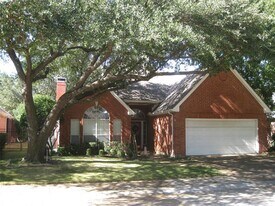 3838 Azure Ln in Addison, TX - Building Photo