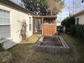 3251 Rosebank Dr in Dallas, TX - Foto de edificio - Building Photo