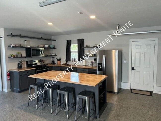 65601 US-20 in Bend, OR - Building Photo - Building Photo