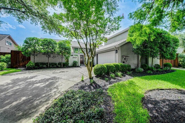 2907 Fontana Dr