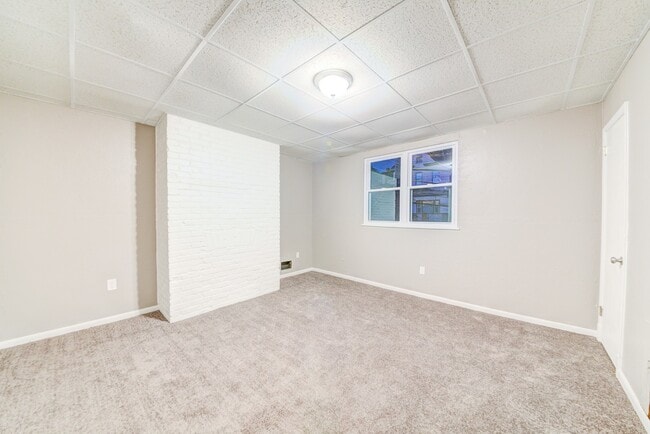 52 Ruth St, Unit Apt 3