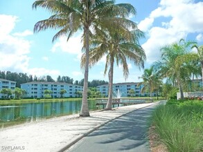 16645 Lake Cir Dr in Ft. Myers, FL - Foto de edificio - Building Photo