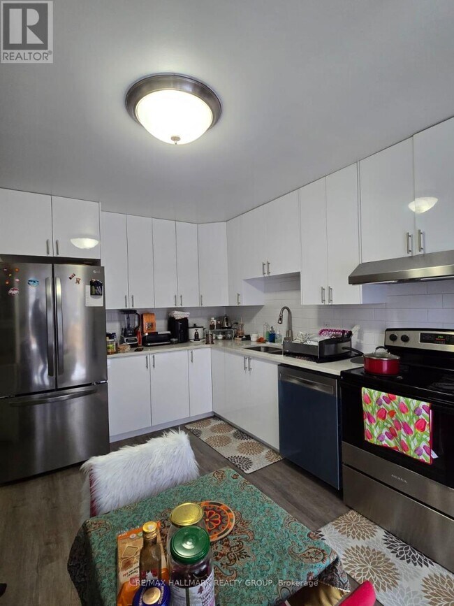 1863 Leclair Crescent in Ottawa, ON - Building Photo - Building Photo