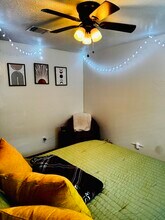 1702 Grand Park Dr in Missouri City, TX - Foto de edificio - Building Photo