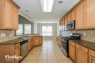107 Northbay Ct in Dickinson, TX - Building Photo - Building Photo