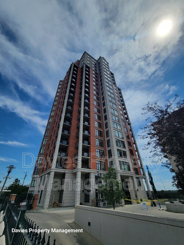 9020 Jasper Ave in Edmonton, AB - Building Photo - Building Photo