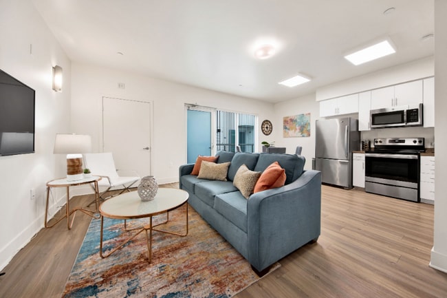 501 W Colorado St in Glendale, CA - Building Photo - Building Photo
