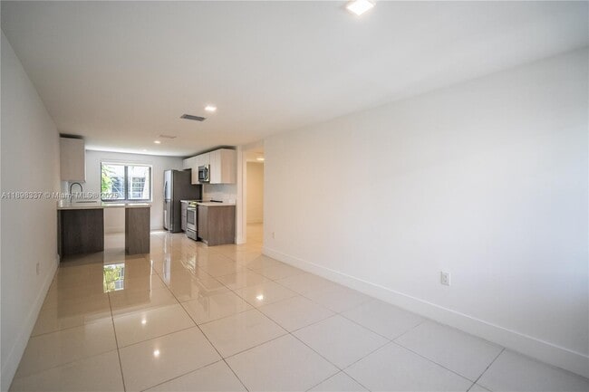 1985 Bay Dr in Miami, FL - Foto de edificio - Building Photo