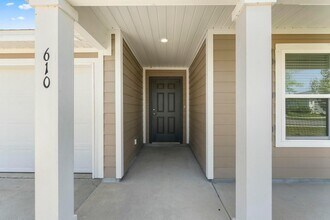 610 Riverwalk Cir in Freeport, FL - Building Photo - Building Photo