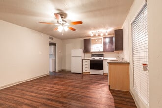 1502 Peak Street in Dallas, TX - Building Photo - Interior Photo