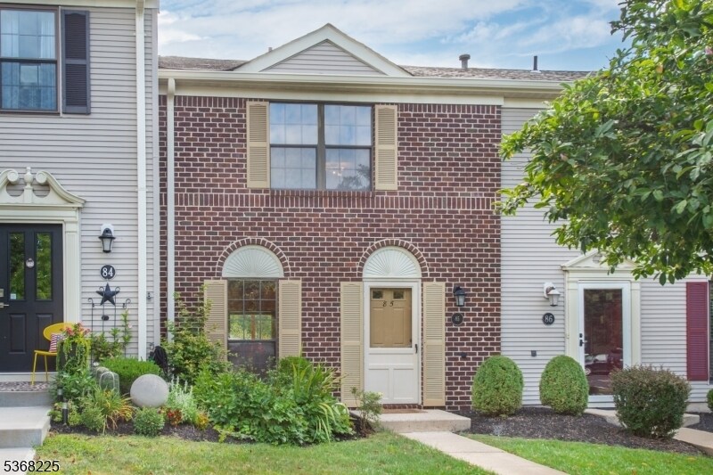 85 Woodward Ln in Bernards, NJ - Building Photo