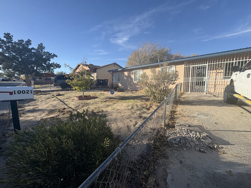 10021 Ladrones Pl SW in Albuquerque, NM - Foto de edificio