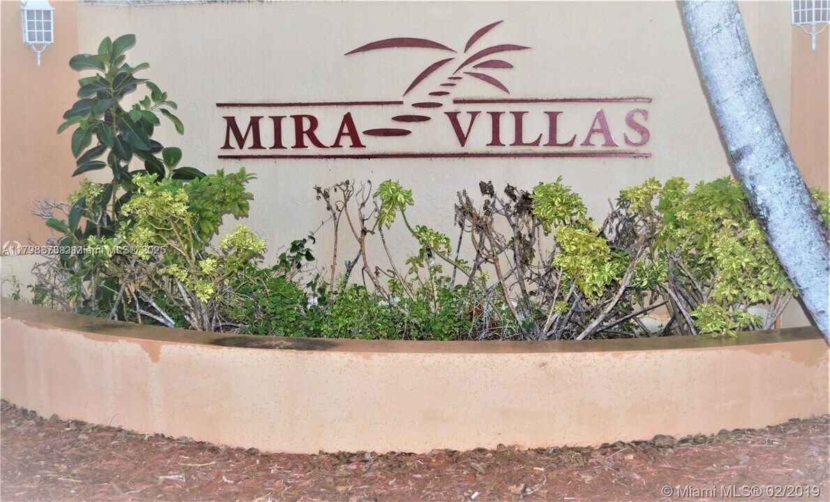 560 NW 82nd Pl in Miami, FL - Building Photo