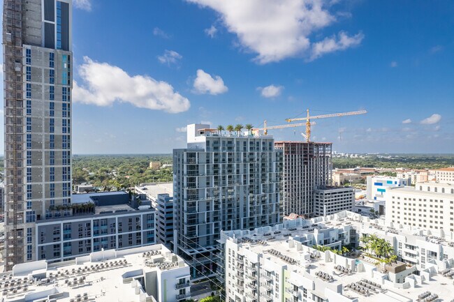Core At Link in Miami, FL - Foto de edificio - Building Photo