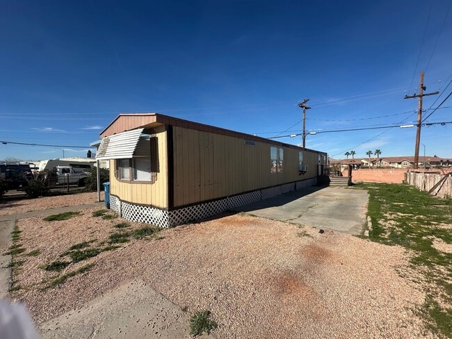 201 Shoshone Ln in Henderson, NV - Building Photo - Building Photo