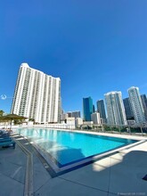 92 SW 3rd St, Unit 2710 in Miami, FL - Foto de edificio - Building Photo