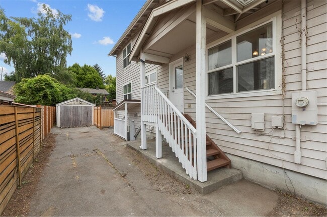 808 NE 70th St in Seattle, WA - Building Photo - Building Photo