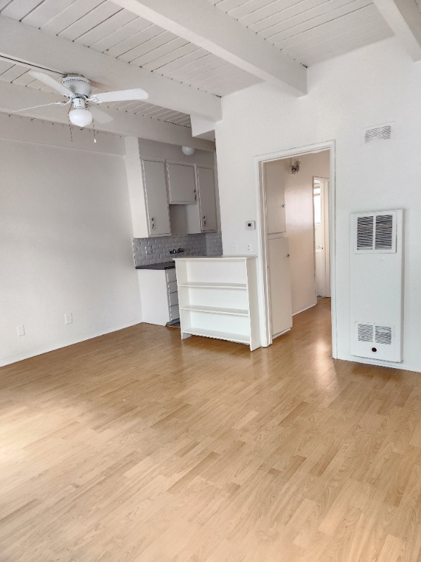 property at 1909 Beachwood Dr