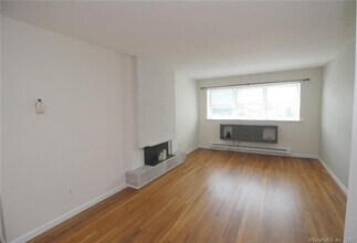 637 Cove Rd in Stamford, CT - Building Photo - Building Photo