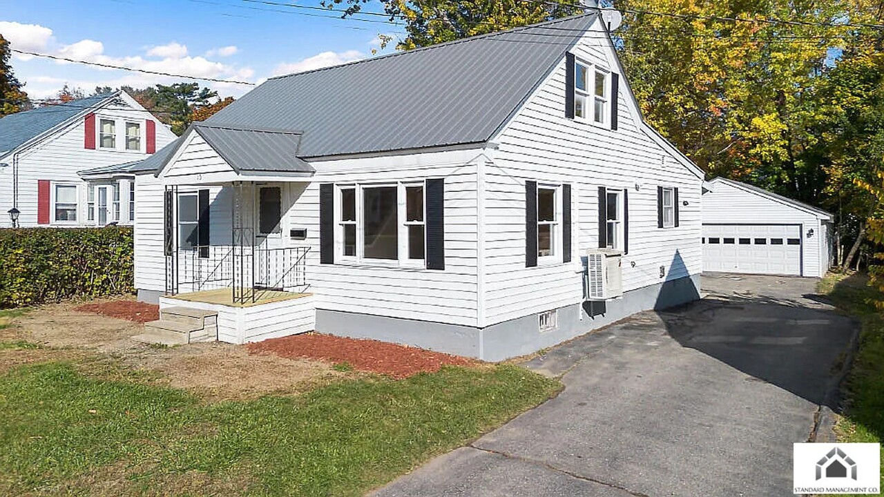 15 Elmhurst St in Waterville, ME - Building Photo