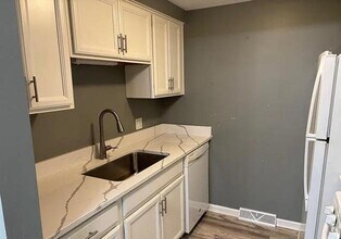 120 Charter Oaks Dr in Buffalo, NY - Building Photo - Building Photo