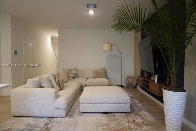 385 NW 9th St in Pompano Beach, FL - Building Photo - Building Photo