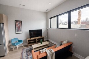 4647 Dodge St, Unit SI ID1534937P in Omaha, NE - Building Photo