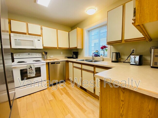 190-190 McIntosh Rd in Kelowna, BC - Building Photo - Building Photo
