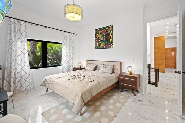 2437 Castilla Is in Fort Lauderdale, FL - Foto de edificio - Building Photo