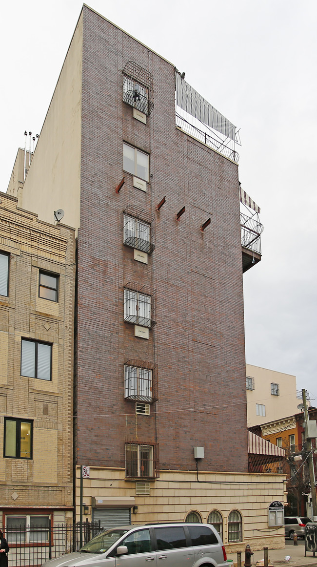 481 Park Ave in Brooklyn, NY - Building Photo - Building Photo