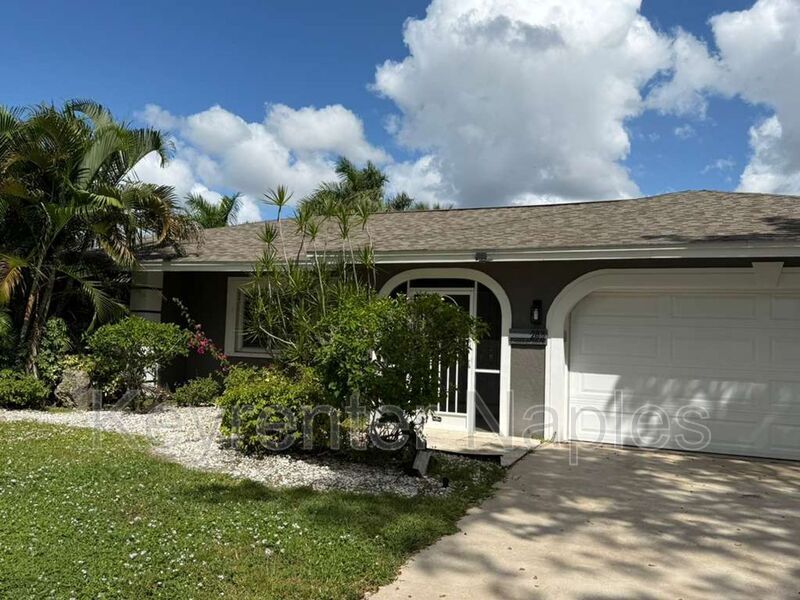 283 Forest Hills Blvd in Naples, FL - Building Photo