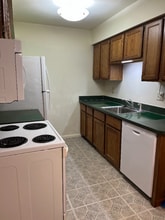 34630 Clarkson Dr W, Unit 54 in Fraser, MI - Building Photo - Building Photo