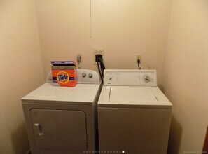 31 Meloy Rd in West Haven, CT - Building Photo - Building Photo