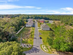 810 Arbor Lake Dr in Crestview, FL - Foto de edificio - Building Photo