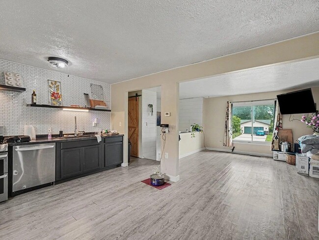 property at 3121 Peddlers Village Rd