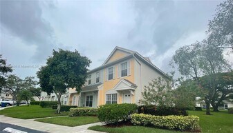 16658 Hemingway Dr in Weston, FL - Building Photo