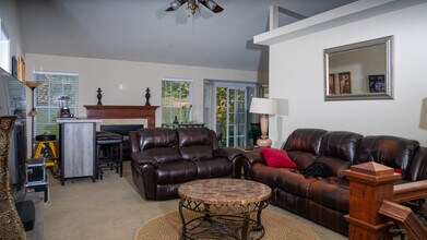 615 Grayhawk Cir in Wentzville, MO - Foto de edificio - Building Photo