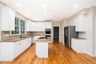 46 McGuiness Ln in White Plains, NY - Building Photo - Building Photo